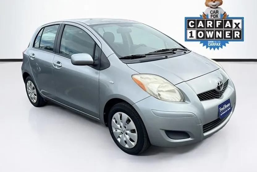 2011 Toyota Yaris Base photo 1
