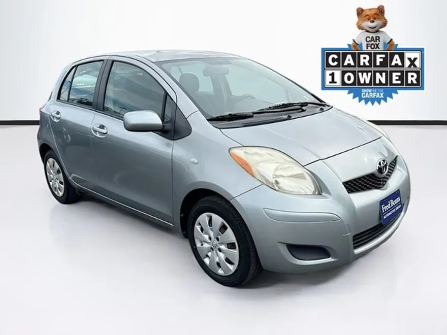 2011 Toyota Yaris Base photo 1