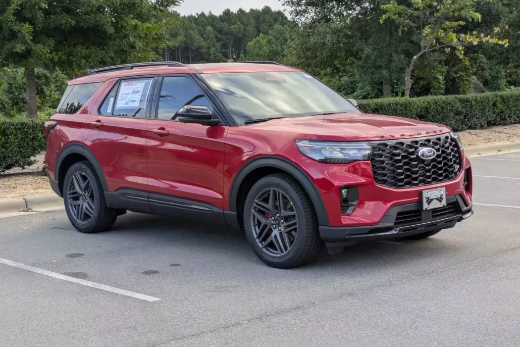 2025 Ford Explorer ST photo 1