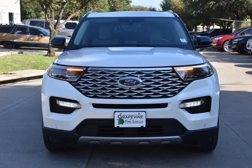 2022 Ford Explorer Platinum photo 1
