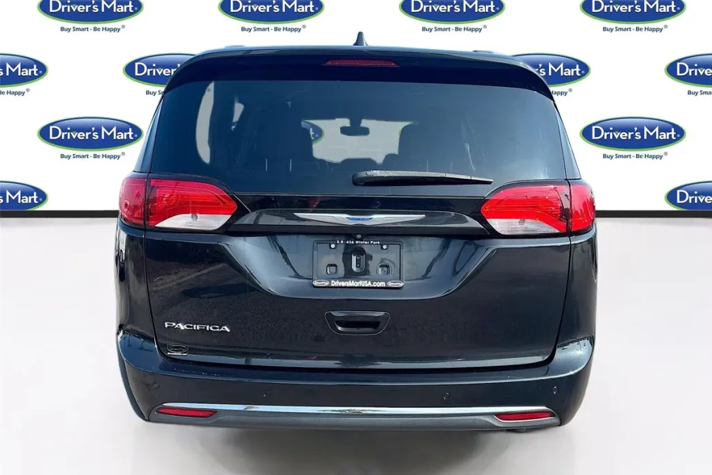 2018 Chrysler Pacifica Touring L photo 1