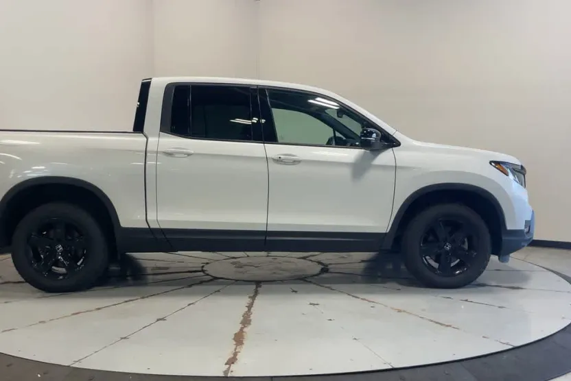 2022 Honda Ridgeline Black Edition photo 1
