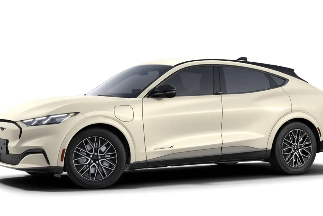 2025 Ford Mustang Mach-E Premium photo 1