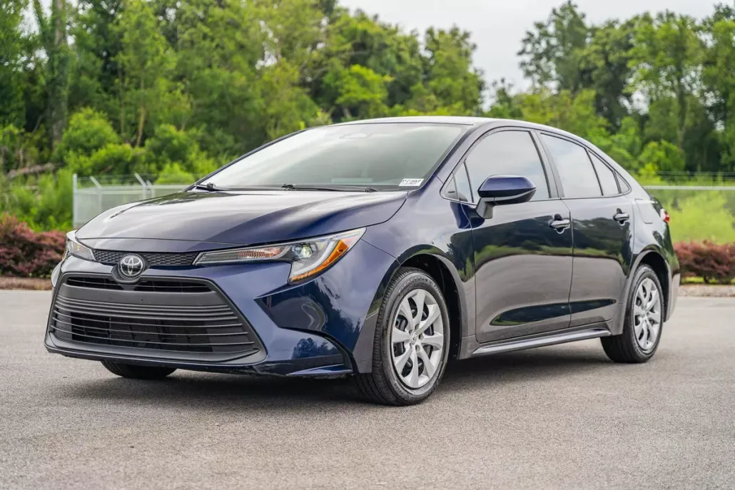 2024 Toyota Corolla LE photo 1