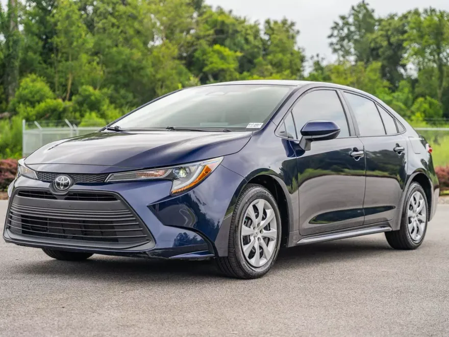 2024 Toyota Corolla LE photo 1