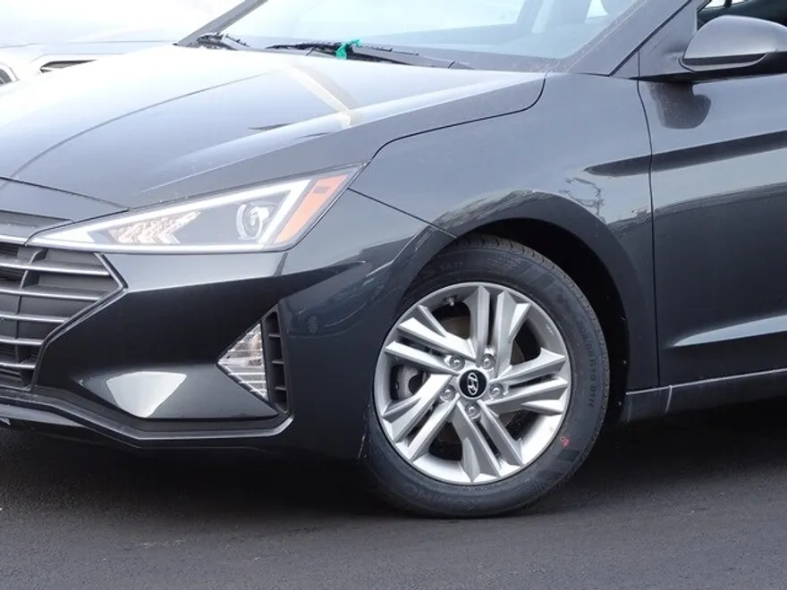 2020 Hyundai Elantra Value Edition photo 3