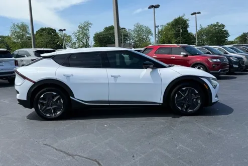2025 Kia EV6 Light photo 2