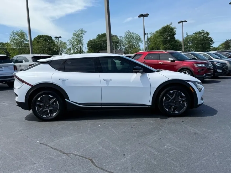 2025 Kia EV6 Light photo 2