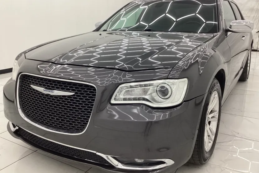 2017 Chrysler 300 photo 1