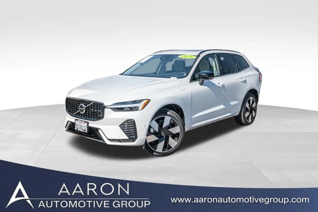 2025 Volvo XC60 Hybrid T8 photo 1