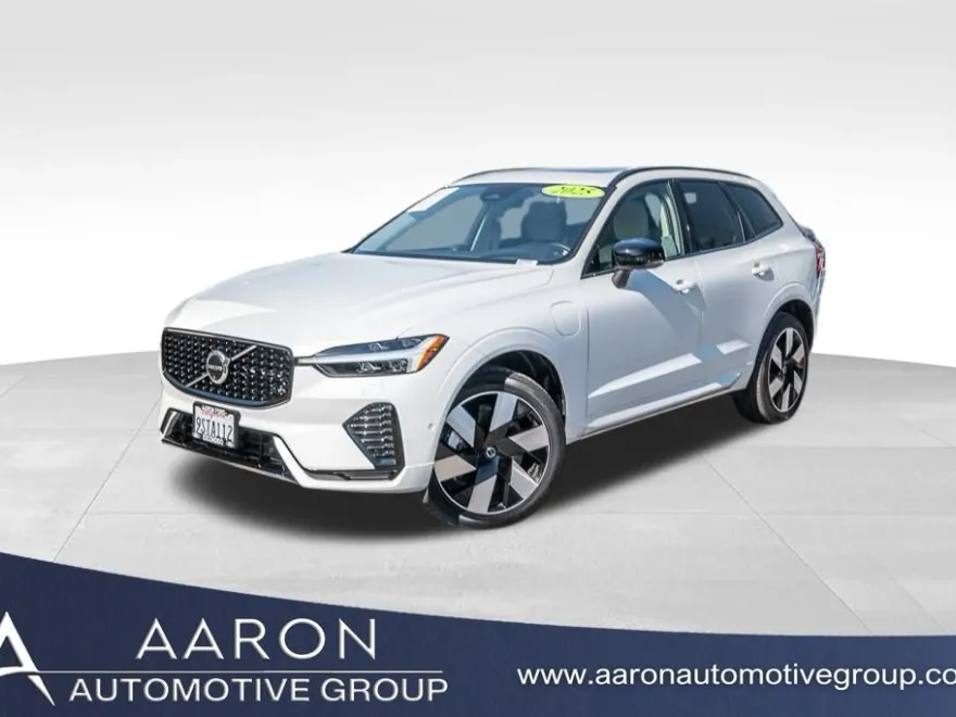2025 Volvo XC60 Hybrid T8 photo 1