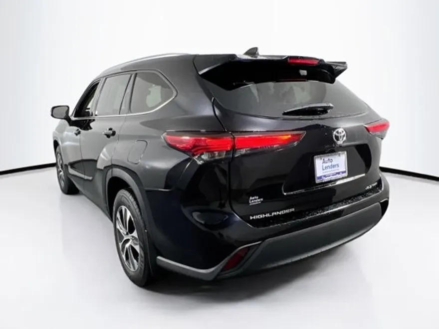 2020 Toyota Highlander XLE photo 1