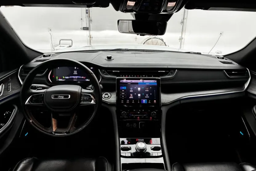 2022 Jeep Grand Cherokee Overland photo 1