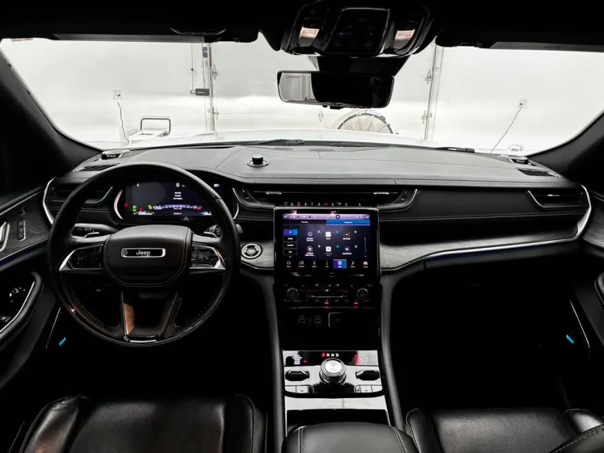 2022 Jeep Grand Cherokee Overland photo 1