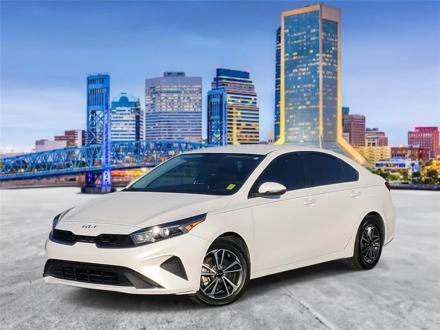 2022 Kia Forte LXS photo 1