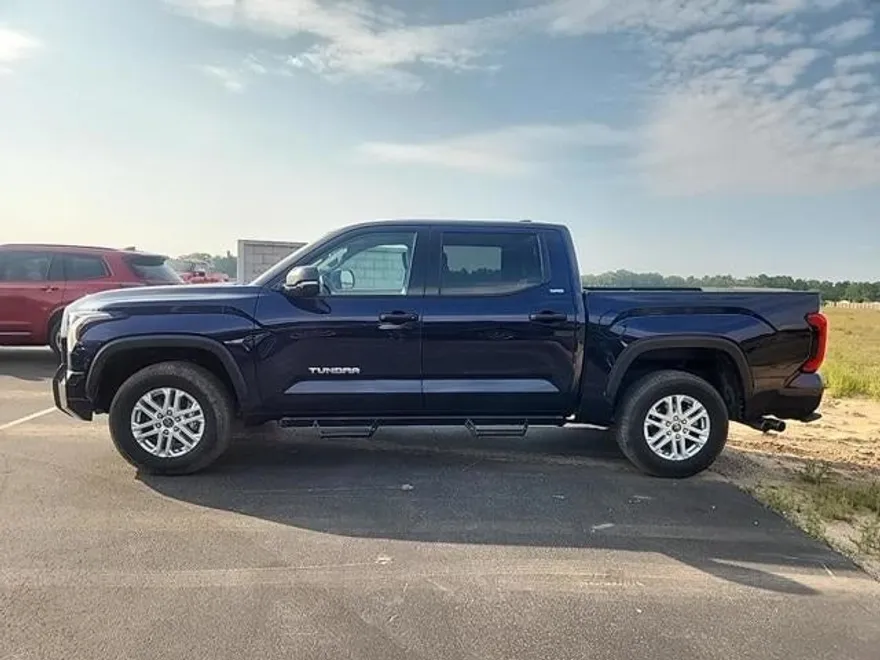 2022 Toyota Tundra SR5 photo 1