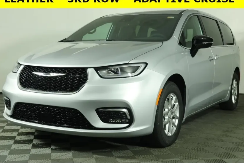 2026 Chrysler Pacifica photo 1
