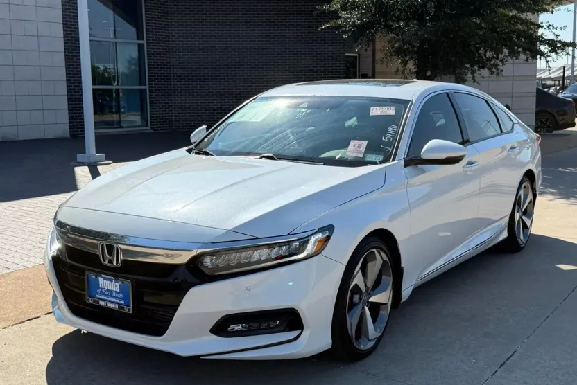 2020 Honda Accord Touring 2.0T photo 1