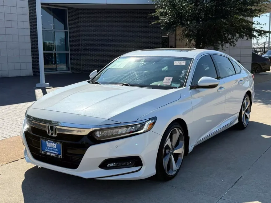 2020 Honda Accord Touring 2.0T photo 1
