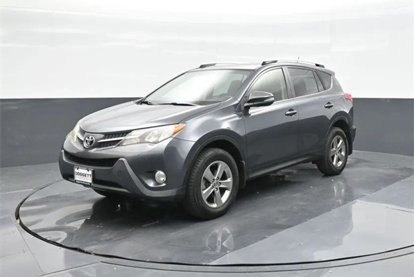 2015 Toyota RAV4 XLE photo 1
