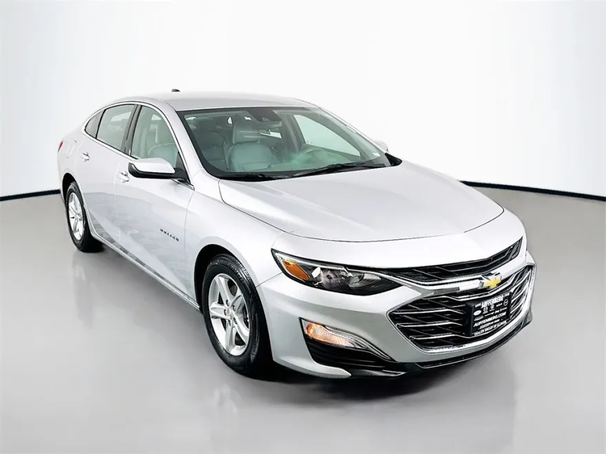 2021 Chevrolet Malibu LS photo 1