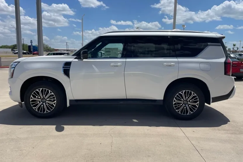 2025 Nissan Armada SL photo 1