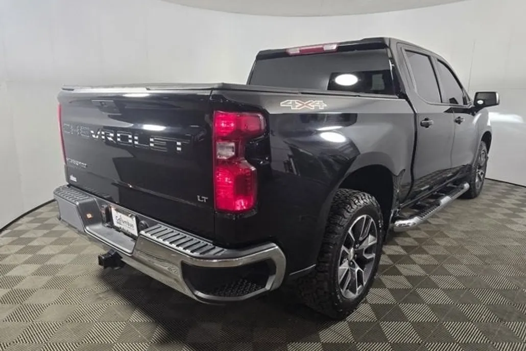 2022 Chevrolet Silverado 1500 LT photo 1