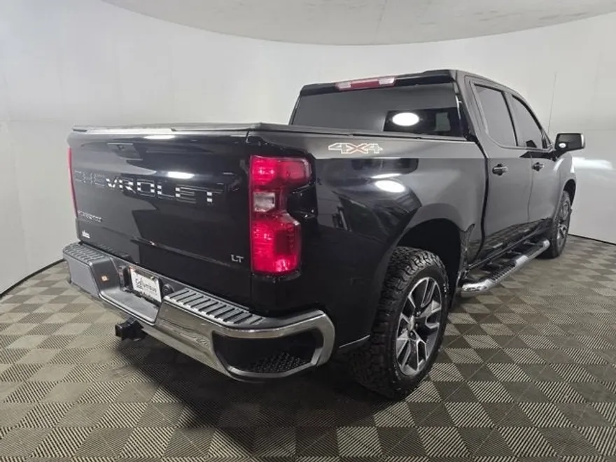 2022 Chevrolet Silverado 1500 LT photo 1