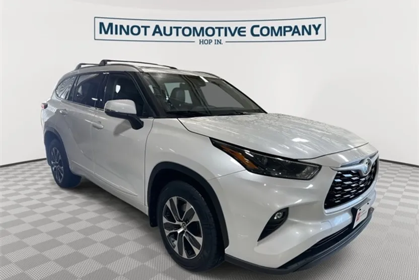 2022 Toyota Highlander XLE photo 1