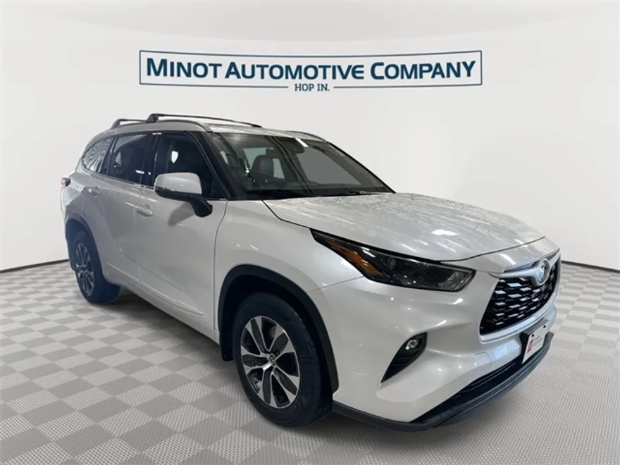2022 Toyota Highlander XLE photo 1
