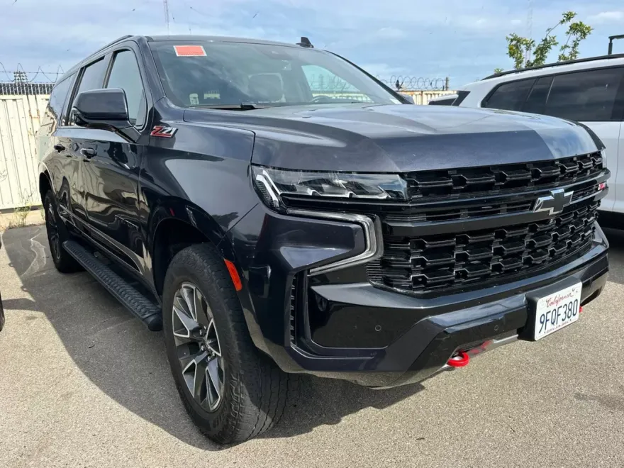 2023 Chevrolet Suburban Z71 photo 1