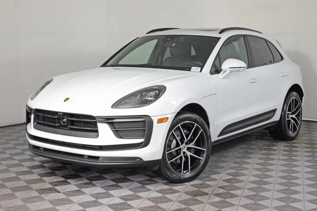 2025 Porsche Macan Base photo 1