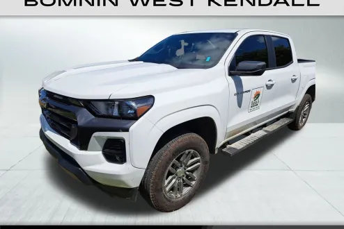 2024 Chevrolet Colorado LT photo 2