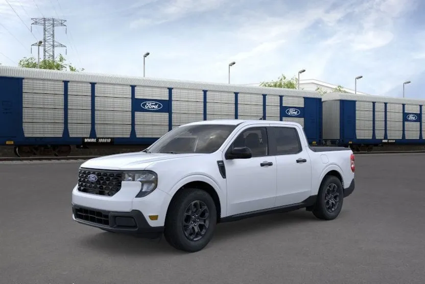 2025 Ford Maverick XLT photo 1