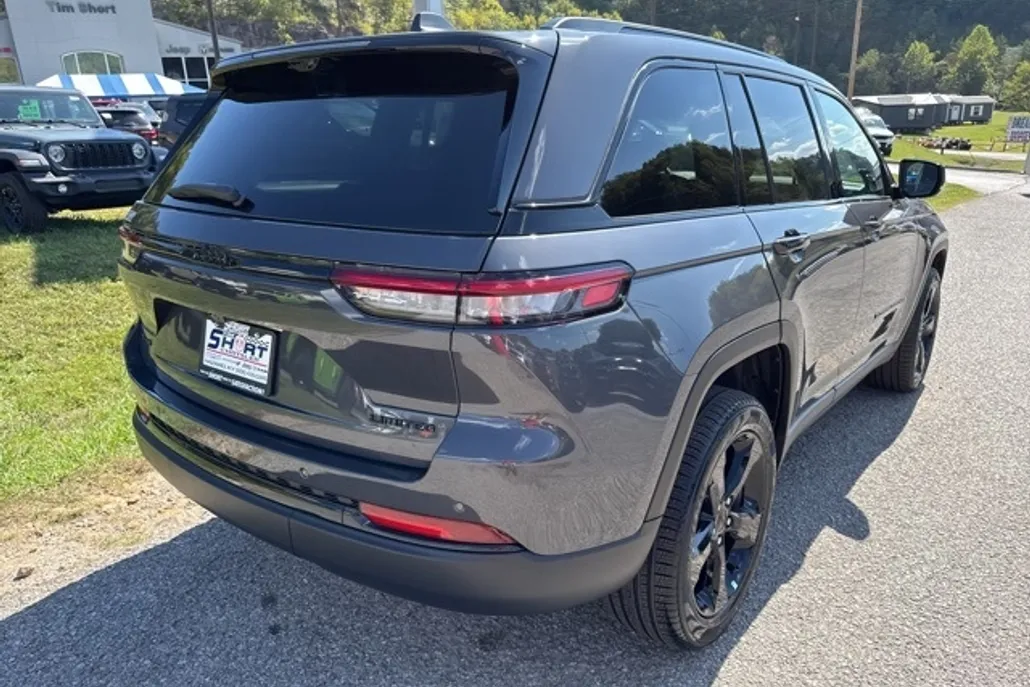 2025 Jeep Grand Cherokee Limited photo 1