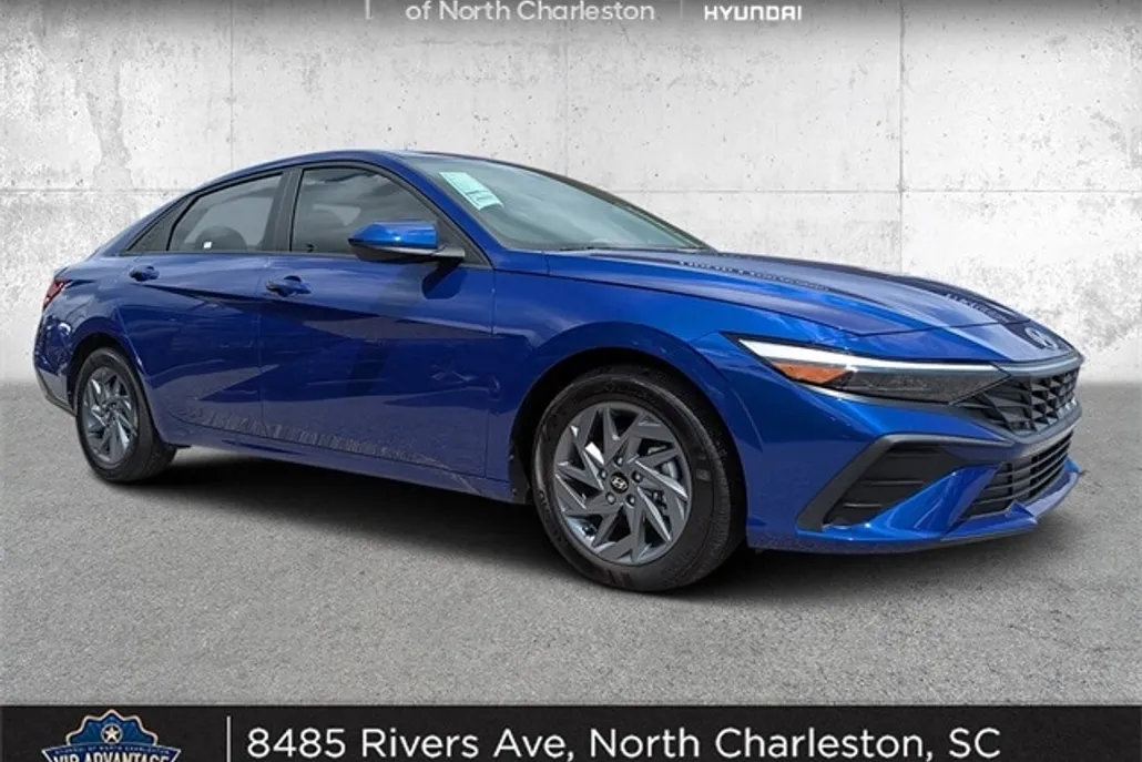 2024 Hyundai Elantra SEL photo 1
