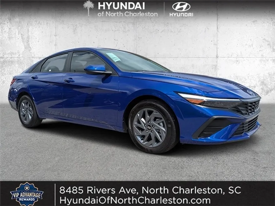 2024 Hyundai Elantra SEL photo 1