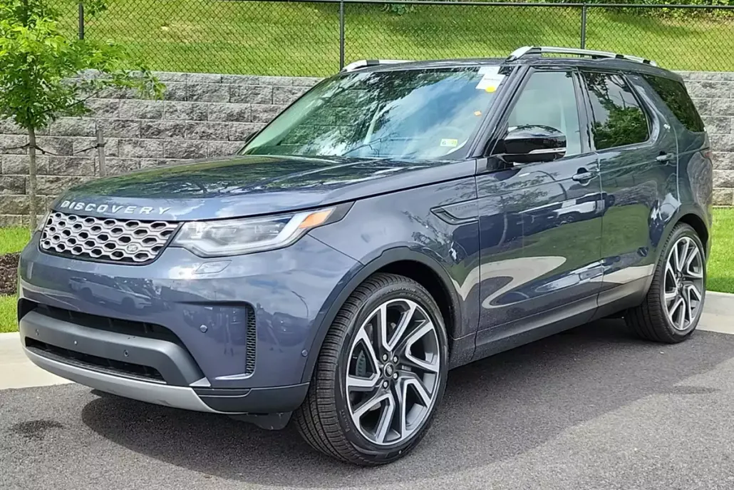 2024 Land Rover Discovery P300 S photo 1