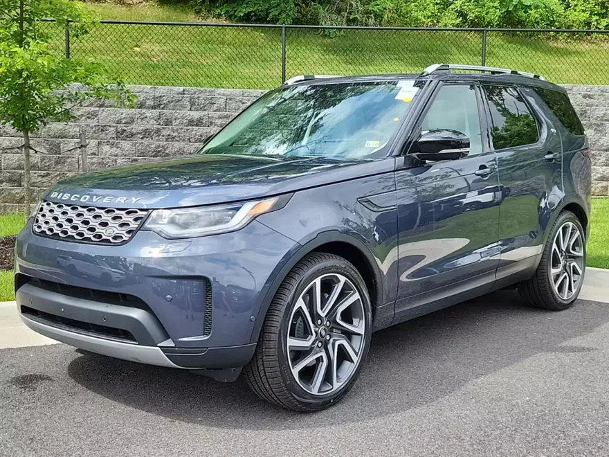 2024 Land Rover Discovery P300 S photo 1