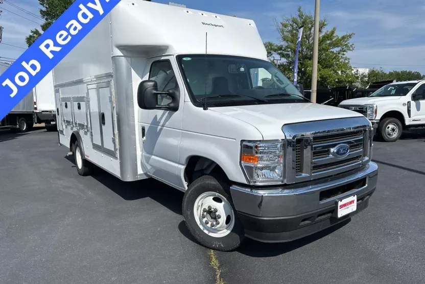 2025 Ford E-450 photo 1