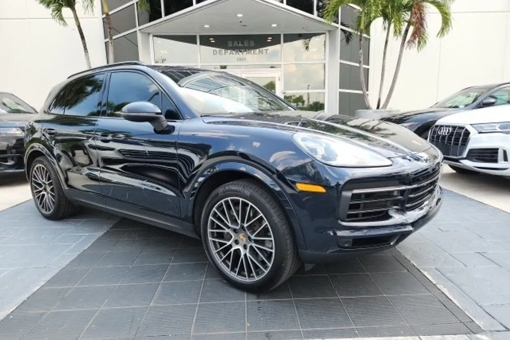2022 Porsche Cayenne Base photo 1