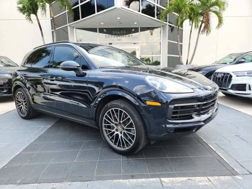 2022 Porsche Cayenne Base photo 1