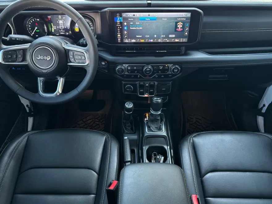 2024 Jeep Wrangler Sahara 4xe photo 13