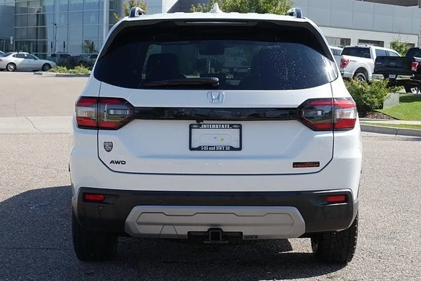 2025 Honda Pilot TrailSport photo 1