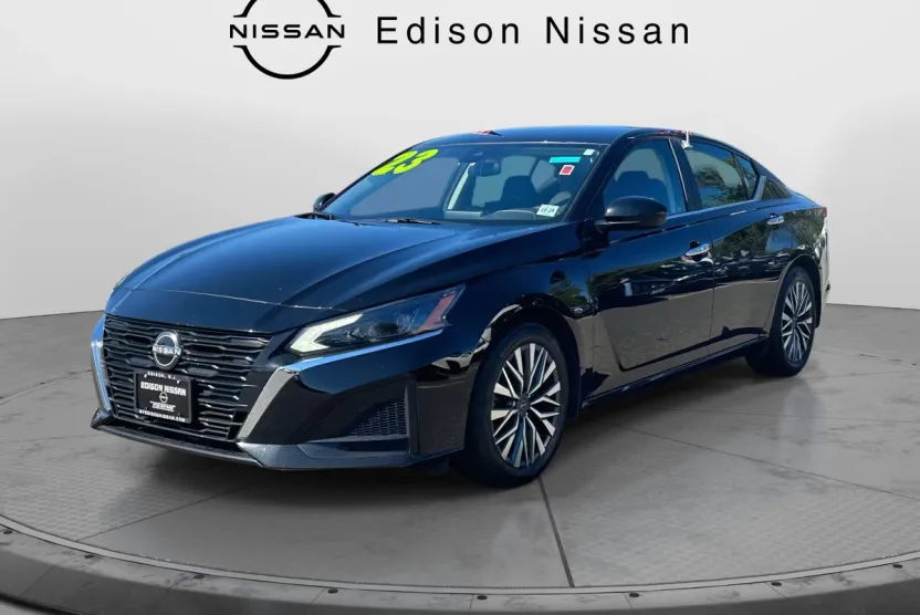 2023 Nissan Altima 2.5 SV photo 1