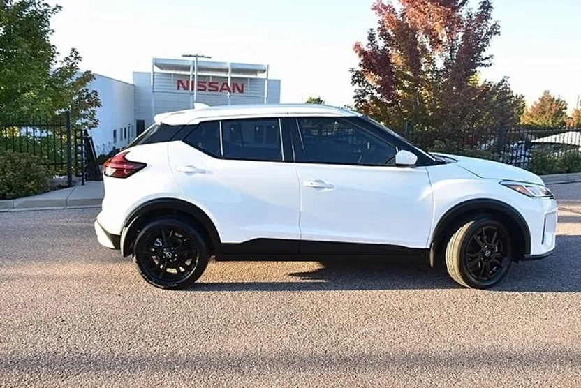 2024 Nissan Kicks SV photo 1