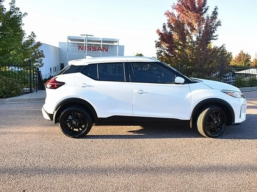 2024 Nissan Kicks SV photo 1