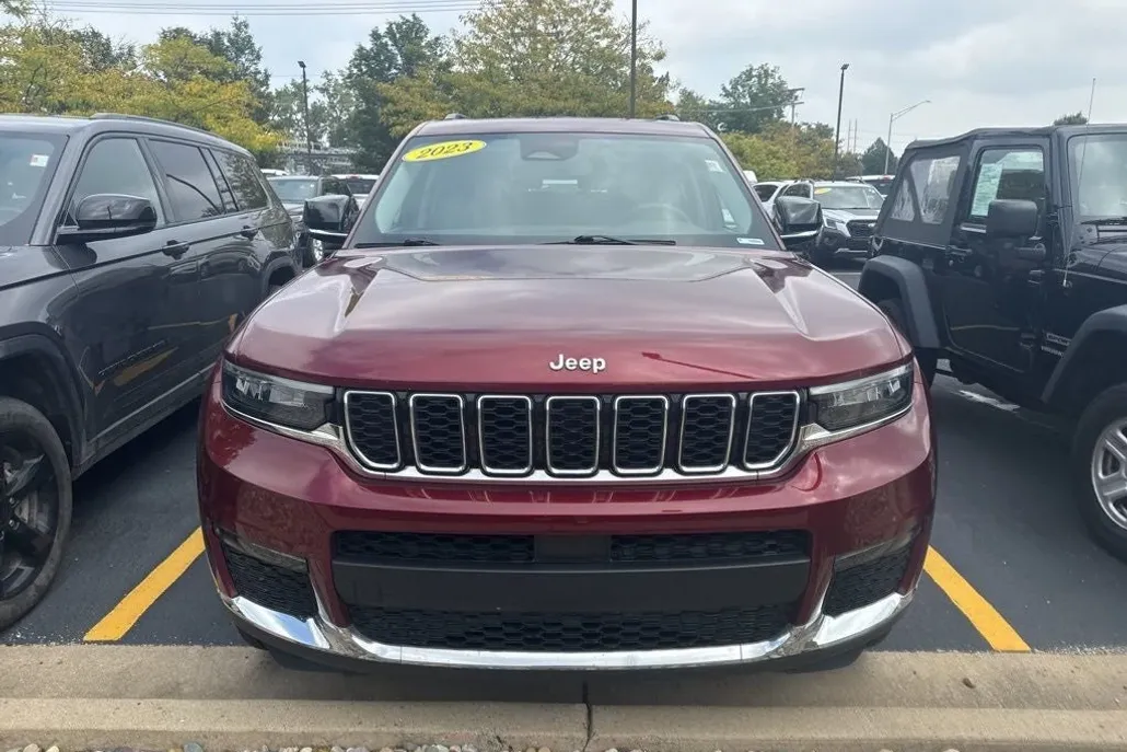 2023 Jeep Grand Cherokee Limited photo 1