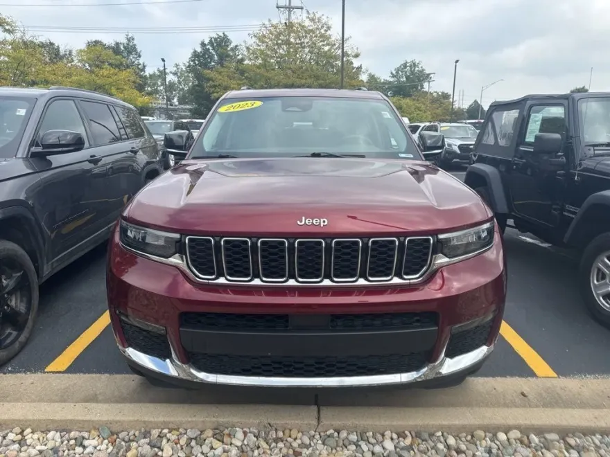 2023 Jeep Grand Cherokee Limited photo 1