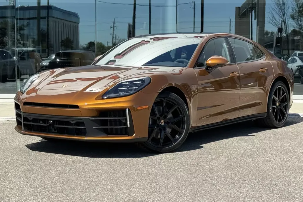 2025 Porsche Panamera 4 photo 1